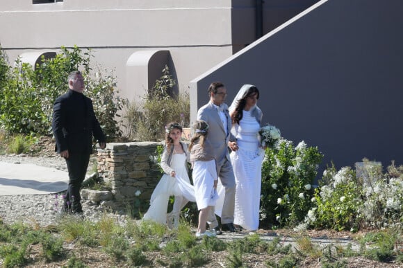 Jean-Luc Delarue et Anissa après leur cérémonie de mariage ont dîné au café de la Cale à Sauzon, le 12 mai 2012