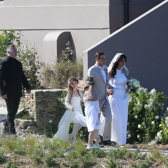 Jean-Luc Delarue et Anissa après leur cérémonie de mariage ont dîné au café de la Cale à Sauzon, le 12 mai 2012