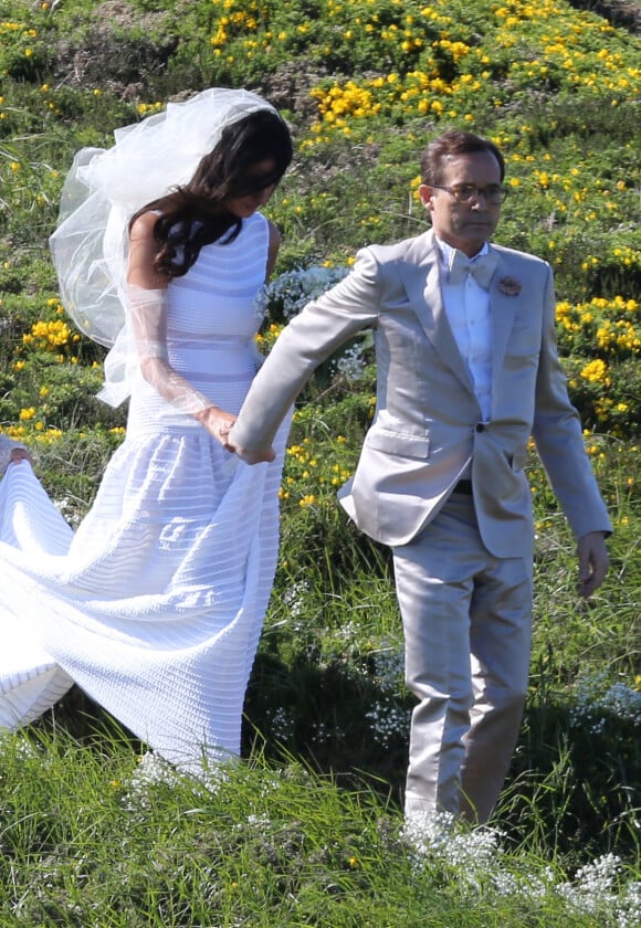 Jean-Luc Delarue et Anissa après leur cérémonie de mariage ont dîné au café de la Cale à Sauzon, le 12 mai 2012