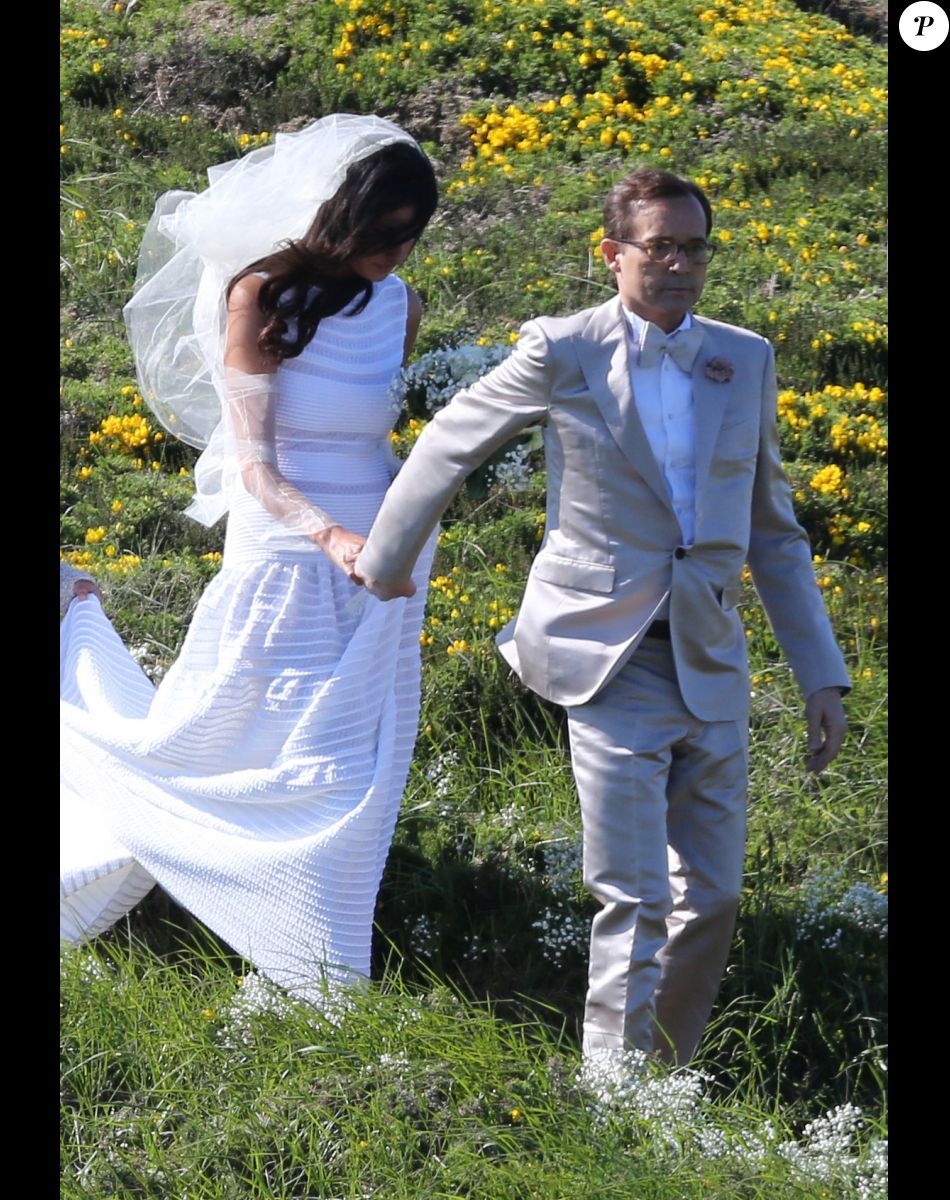 Jean-Luc Delarue et Anissa après leur cérémonie de mariage ont dîné au café de la Cale à Sauzon, le 12 mai 2012
