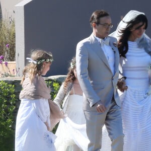 Mariage de Jean-Luc Delarue et Anissa Kehl à Belle-île-en-mer, le 12 mai 2012. Le couple s'est marié dans la maison de l'animateur à Sauzon au cours d'une cérémonie intime. Le fils de Jean-Luc Delarue, Jean, était aux côtés de son père. Le couple, main dans la main, et leurs invités se sont dirigés vers une allée, en direction de la mer, afin de se réunir sur la plage.