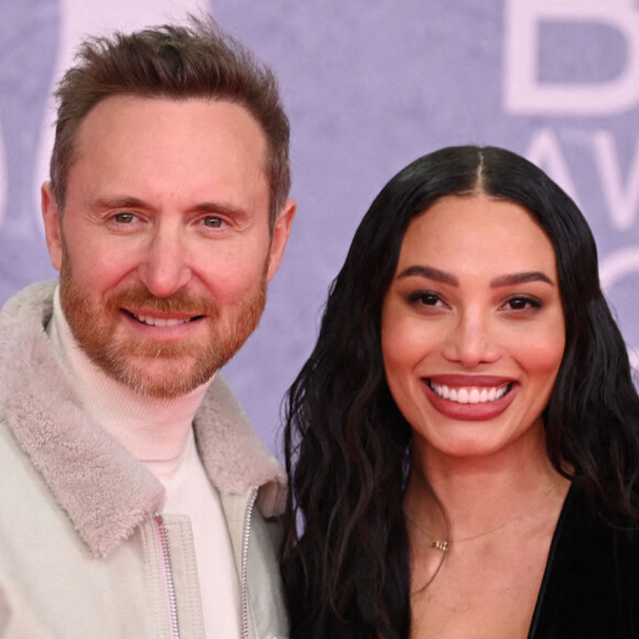 David Guetta et sa compagne Jessica Ledon au photocall de la soirée des BRIT Awards 2022 à l'O2, Peninsula Square de Londres, Royaume Uni, le 8 février 2022. 