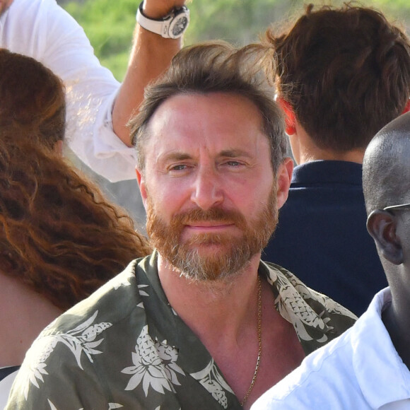 David Guetta arrive à Verde Beach, Saint-Tropez pour mixer le 15 août 2021. 