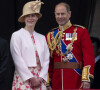 Lady Louise Windsor et le prince Edward, comte de Wessex - Les membres de la famille royale regardent le défilé Trooping the Colour depuis un balcon du palais de Buckingham à Londres lors des célébrations du jubilé de platine de la reine le 2 juin 2022. 