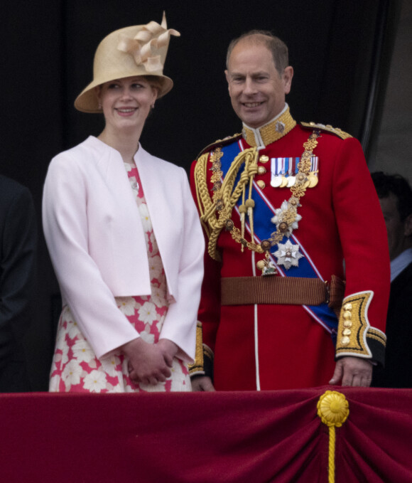 Lady Louise Windsor et le prince Edward, comte de Wessex - Les membres de la famille royale regardent le défilé Trooping the Colour depuis un balcon du palais de Buckingham à Londres lors des célébrations du jubilé de platine de la reine le 2 juin 2022. 