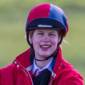 Louise Mountbatten-Windsor (Lady Louise) fait un tour de calèche au château de Windsor le 9 avril 2022. 