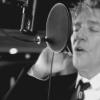 Rod Stewart lors de l'enregistrement de la reprise de la chanson de REM, Everybody Hurts, en faveur de Haïti