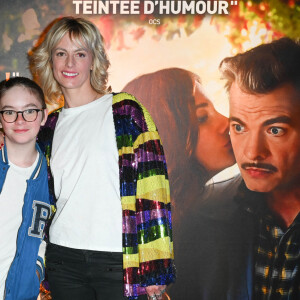 Sara Mortensen et son fils au photocall de l'avant-première du film "C'est Magnifique !" au cinéma UGC Ciné Cité Les Halles à Paris, le 31 mai 2022. © Coadic Guirec / Bestimage