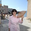 Mireille Mathieu en famille à Saint-Tropez : elle n'a pas pris une ride !
