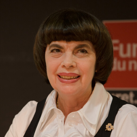 Mireille Mathieu dédicace son nouvel album "Mes classiques" au Furet du Nord à Lille le 14 novembre 2018. © Stéphane Vansteenkiste/Bestimage