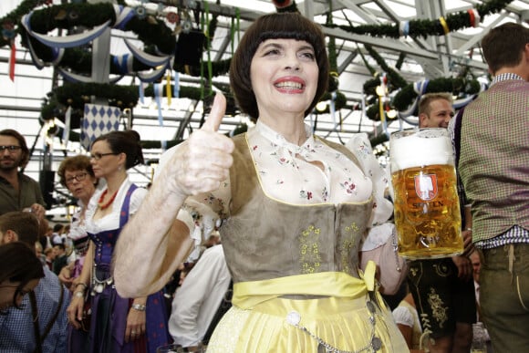 Mireille Mathieu à la fête de la bière à Munich le 19 septembre 2015