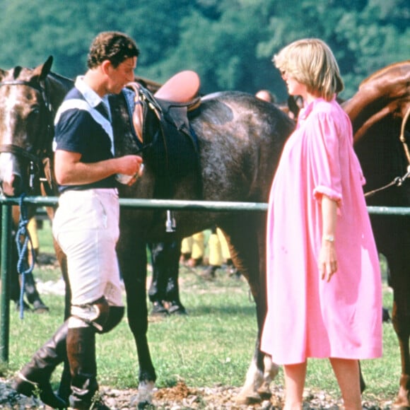 Photo d'archive du prince Charles et de Lady Diana, enceinte de William