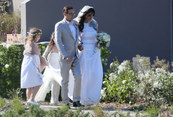 Mariage de Jean-Luc Delarue et Anissa Kehl à Belle-île-en-mer, le 12 mai 2012. Le couple s'est marié dans la maison de l'animateur à Sauzon au cours d'une cérémonie intime. Le fils de Jean-Luc Delarue, Jean, était aux côtés de son père. Le couple, main dans la main, et leurs invités se sont dirigés vers une allée, en direction de la mer, afin de se réunir sur la plage.