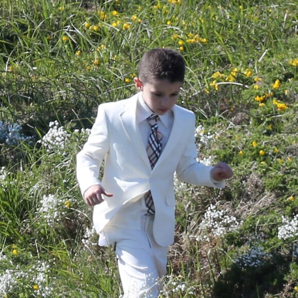 Mariage de Jean-Luc Delarue et Anissa Kehl à Belle-île-en-mer, le 12 mai 2012. Le couple s'est marié dans la maison de l'animateur à Sauzon au cours d'une cérémonie intime. Le fils de Jean-Luc Delarue, Jean, était aux côtés de son père. Le couple, main dans la main, et leurs invités se sont dirigés vers une allée, en direction de la mer, afin de se réunir sur la plage.