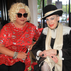 Exclusif - Zize Dupanier et Geneviève de Fontenay - Déjeuner à la brasserie Les Fontaines à Paris. Le 9 juillet 2020 © Baldini / Bestimage 