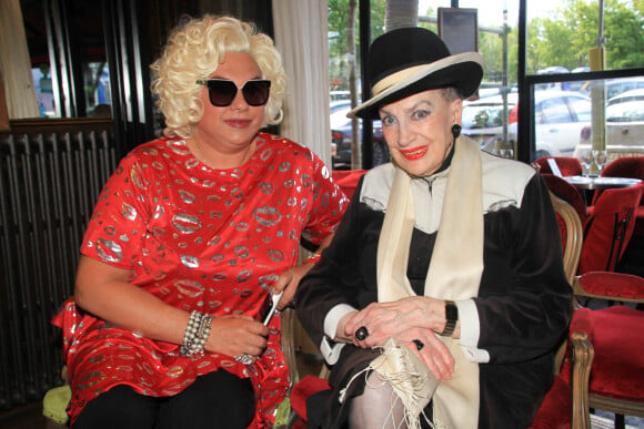 Exclusif - Zize Dupanier et Geneviève de Fontenay - Déjeuner à la brasserie Les Fontaines à Paris. Le 9 juillet 2020 © Baldini / Bestimage 