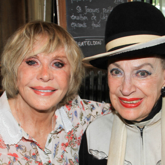 Exclusif - Sophie Darel et Geneviève de Fontenay - Déjeuner à la brasserie Les Fontaines à Paris. Le 9 juillet 2020 © Baldini / Bestimage 