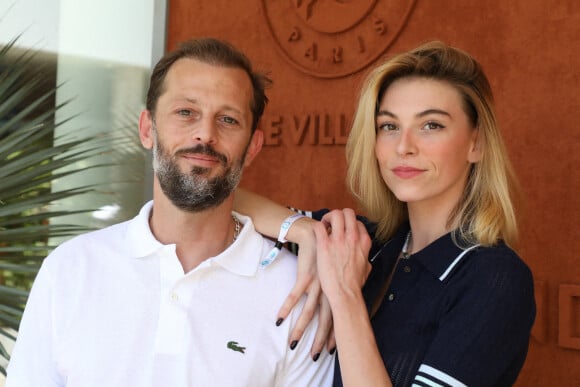 Nicolas Duvauchelle et sa compagne Chloé Roy au village lors des internationaux de France Roland Garros à Paris le 13 juin 2021. © Dominique Jacovides / Bestimage 