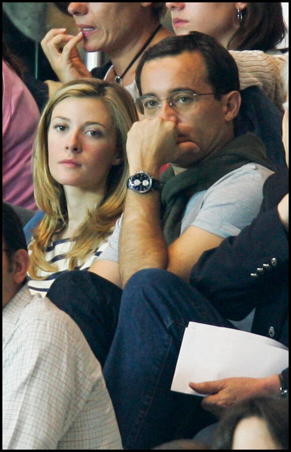 Jean-Luc Delarue et sa compagne Elisabeth Bost - Match OM - PSG au Parc des Princes. © Guillaume Gaffiot/Bestimage