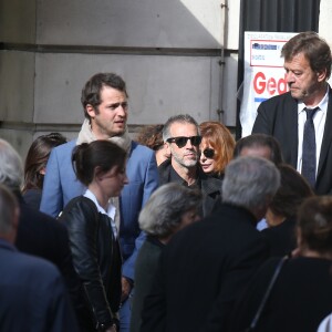 Mylène Farmer et son compagnon Benoît Di Sabatino lors des obsèques de Jean Rochefort en l'église Saint-Thomas d'Aquin à Paris, le 13 octobre 2017.