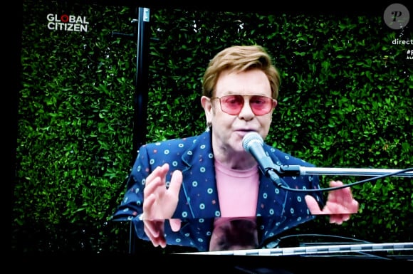 Elton John - Lady Gaga et l'association Global Citizen ont organisé un concert virtuel planétaire intitulé "One World: Together At Home". Le 19 Avril 2020.