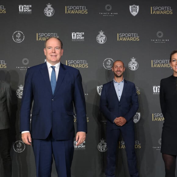 Julien Absalon, champion olympique de VTT, le prince Albert II de Monaco, Fabien Barel, Pauline Ferrand-Prévot, championne du monde de cyclo cross et cross country, Nicolas Vouilloz - Photocall et cérémonie des Sportel Awards 2020 à la salle Prince Pierre du Grimaldi Forum de Monaco le 27 octobre 2020. © Jean-charles Vinaj / Bestimage