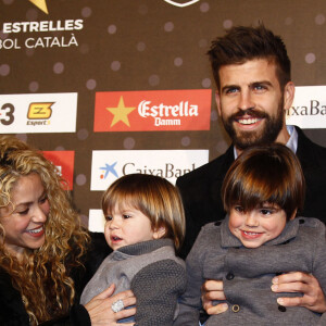 Shakira, son compagnon Gerard Piqué et ses fils Milan et Sasha - Gérard Piqué reçoit un prix lors de la 5ème édition du "Catalan football stars" à Barcelone, Espagne, le 28 novembre 2016.