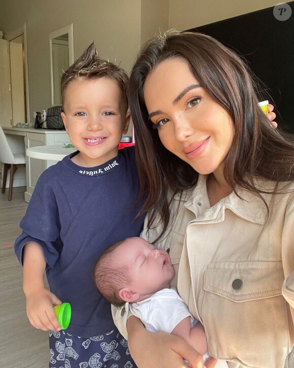 Nabilla avec ses deux fils Milann et Leyann sur Instagram.