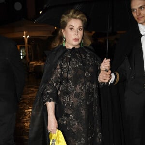 Catherine Deneuve - Soirée Dior dans le cadre de la 59e Biennale d'art de Venise. Le 23 avril 2022.