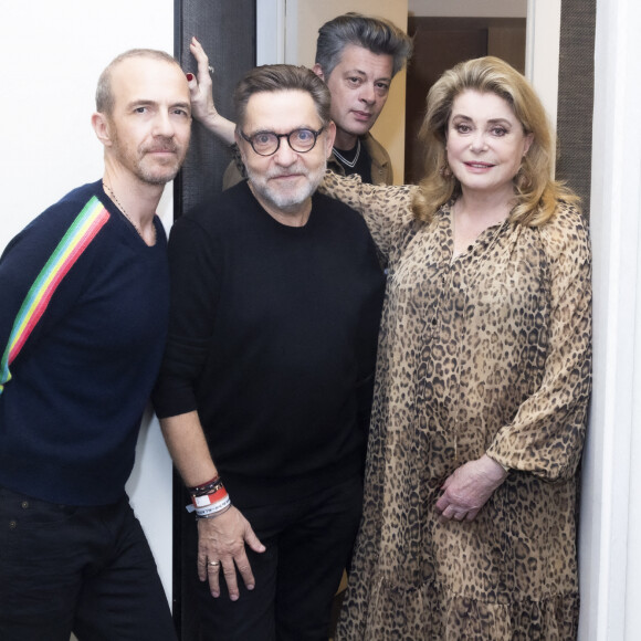 Exclusif - Calogero, Olivier Gluzman, Catherine Deneuve, Benjamin Biolay - Backstage du concert de Rufus Wainwrigh au Grand Rex à Paris. Le 30 mars 2022. © Jack Tribeca / Bestimage