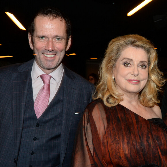 Christian Vadim et sa mère Catherine Deneuve, présidente du jury des Globes de Cristal au Lido à Paris. © Rachid Bellak/Bestimage 