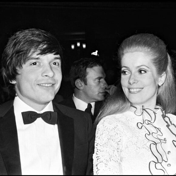 Archives - Catherine Deneuve et David Bailey - Première du film "Les demoiselles de Rochefort" à Paris en 1967.