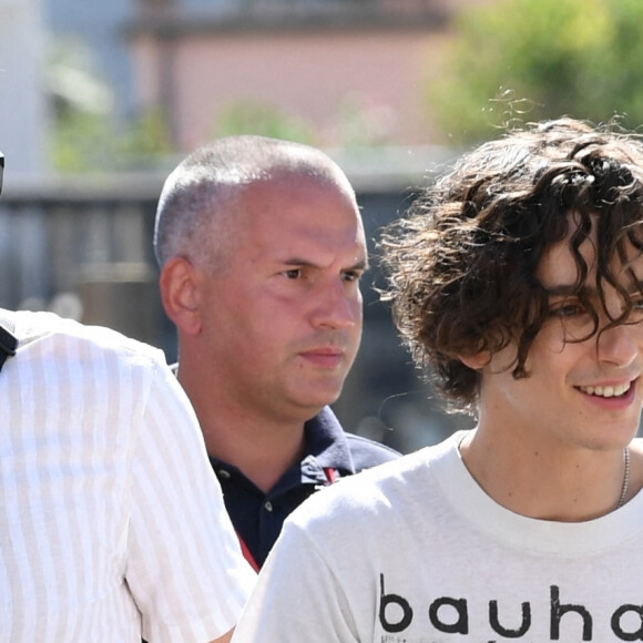 Timothée Chalamet quitte le photocall du film "Bones and All" en bateau-taxi lors du 79e Festival international du film de Venise, La Mostra. Le 2 septembre 2022.