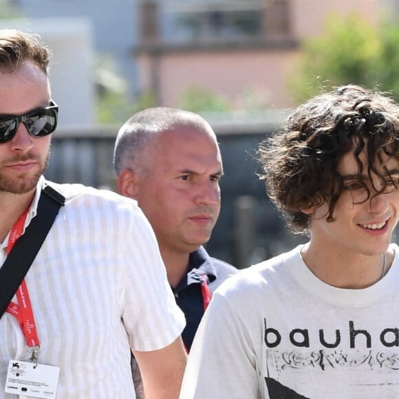 Timothée Chalamet quitte le photocall du film "Bones and All" en bateau-taxi lors du 79e Festival international du film de Venise, La Mostra. Le 2 septembre 2022.