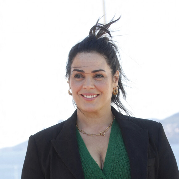 Lola Dewaere au photocall de la série "Astrid et Raphaëlle" lors de la 5ème saison du festival International des Séries "Canneseries" à Cannes, France, le 2 avril 2022. © Denis Guignebourg/Bestimage 
