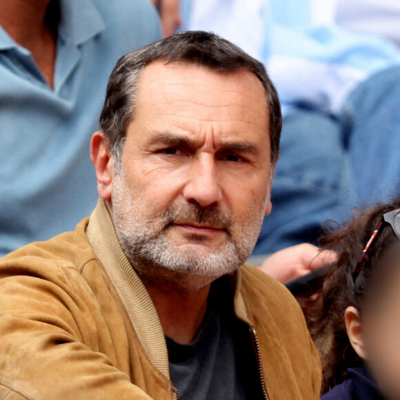 Gilles Lellouche et sa fille Ava dans les tribunes lors des Internationaux de France de Tennis de Roland Garros 2022. Paris, le 5 juin 2022. © Dominique Jacovides/Bestimage 