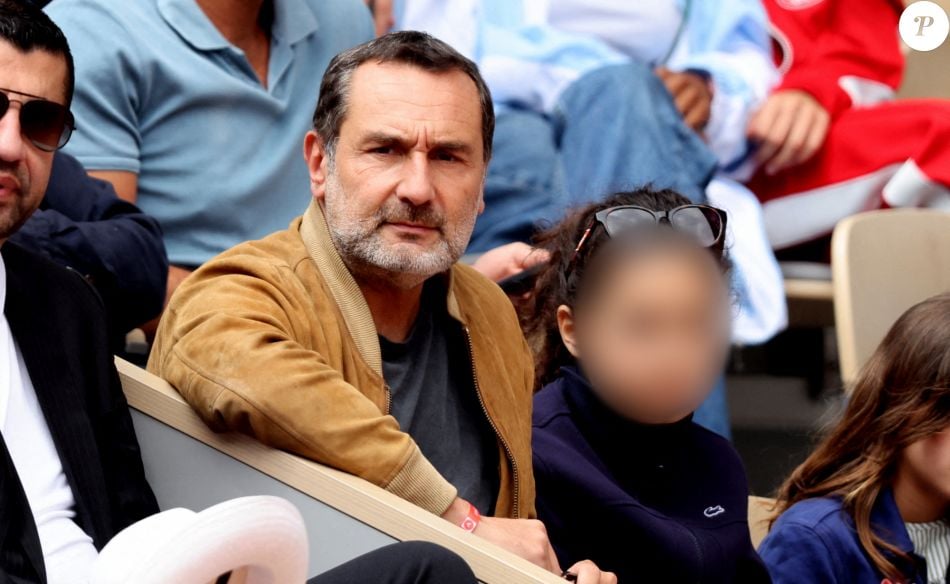 Gilles Lellouche et sa fille Ava dans les tribunes lors des