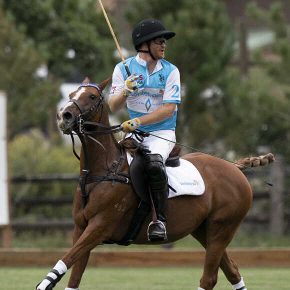 Le prince Harry, duc de Sussex, et son équipe remportent la Coupe du tournoi de polo "Sentebale ISPS Handa Polo Cup" à Carbondale (Colorado), le 25 août 2022.