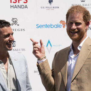 Le prince Harry, duc de Sussex, et son équipe remportent la Coupe du tournoi de polo "Sentebale ISPS Handa Polo Cup" à Carbondale (Colorado), le 25 août 2022.
