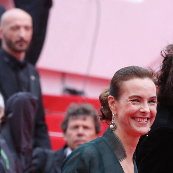 Carole Bouquet et son fils Dimitri Rassam - Montée des marches du film "Foxcatcher" lors du 67e Festival du film de Cannes, le 19 mai 2014.