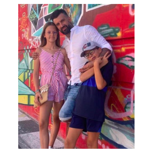Alain (Mariés au premier regard) est le papa de deux enfants, Lili et Lino.
