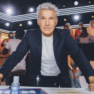 Exclusif - Benjamin Castaldi - Sur le plateau de l'émission TPMP (Touche Pas à Mon Poste) présentée en direct par C.Hanouna le 08/02/22 en direct sur C8 - Paris le 08/02/22 © Jack Tribeca / Bestimage