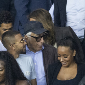 Aya Nakamura, Dadju, Gérard Darmon - People assistent au match aller de la Ligue des Champions entre le Paris Saint-Germain contre la Juventus (2-1) au Parc des Princes à Paris le 6 septembre 2022.