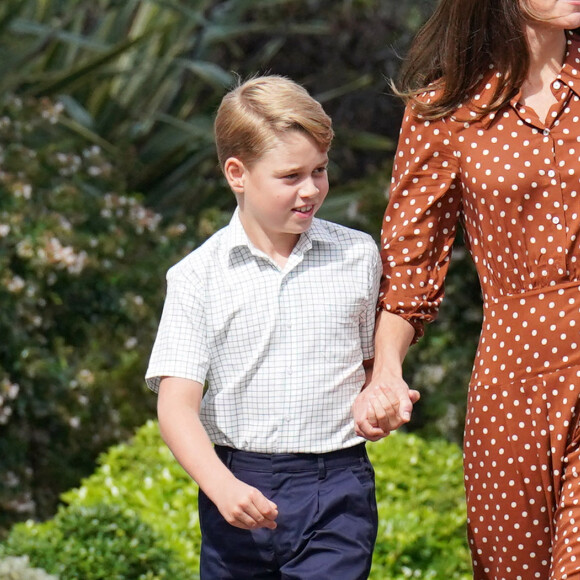 Premier jour dans leur nouvelle école : Le prince George, la princess Charlotte et le prince Louis, accompagnés de leurs parents la duchesse et le duc de Cambridge Catherine (Kate) et William, arrivant pour la pré-rentrée de leur nouvelle école, Lambrook, dans le Berkshire près d'Ascot. 7 septembre 2022