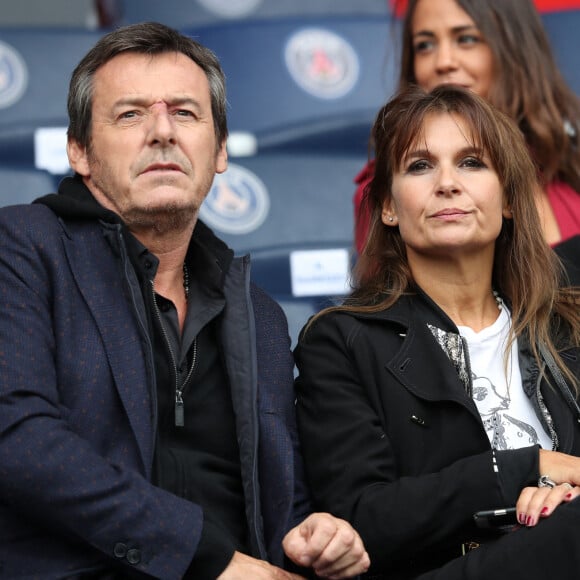 Veuillez flouter le visages des enfants avant publication - Jean Luc Reichmann et sa femme Nathalie - People au match de football entre le Psg et Bordeaux au Parc des Princes à Paris. © Cyril Moreau/Bestimage