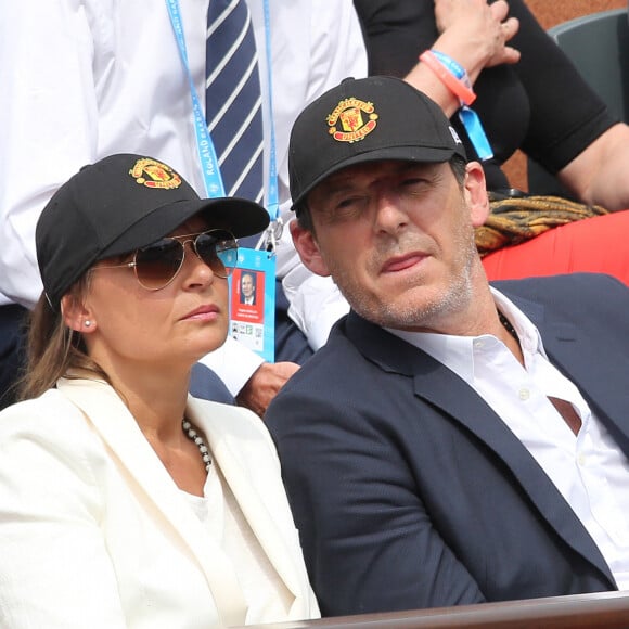 Jean-Luc Reichmann et sa femme Nathalie - People dans les tribunes lors du Tournoi de Roland-Garros (les Internationaux de France de tennis) à Paris, le 27 mai 2016. © Cyril Moreau/Bestimage