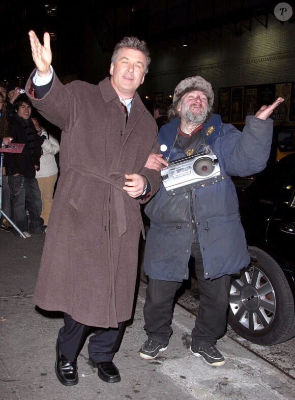 Radioman salue la star Alec Baldwin à New York en 2005