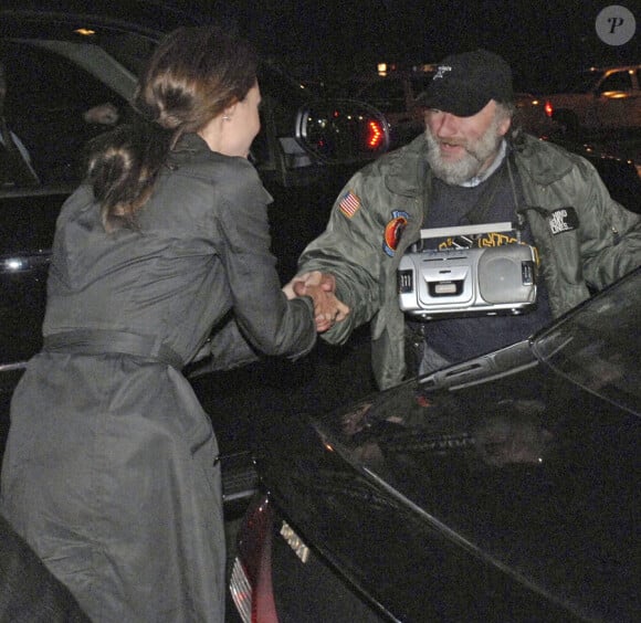 Radioman salue la star Angelina Jolie à New York en 2007