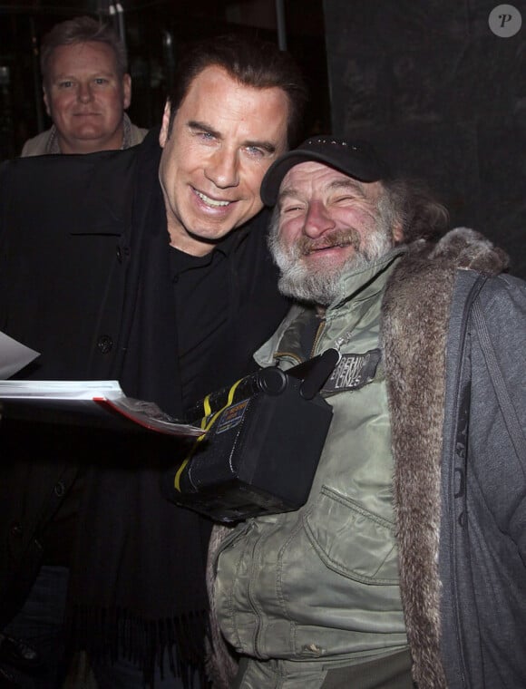 Radioman salue la star John Travolta en 2010 à New York