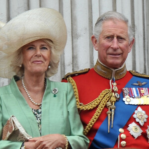 Camilla Parker-Bowles, duchesse de Cornouailles, le prince Charles, prince de Galles - La famille royale d'Angleterre au balcon lors de la "Trooping the Colour Ceremony" au palais de Buckingham à Londres, qui célèbre l'anniversaire officiel de la reine. 